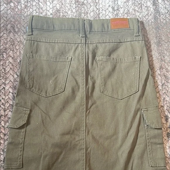 Olive Cargo Midi Skirt - Picture 4 of 4